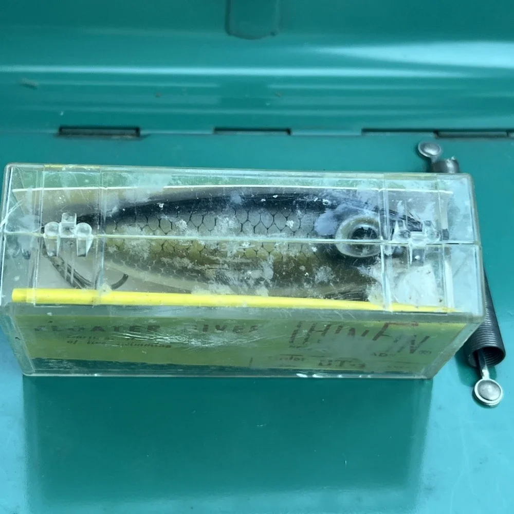 Vintage New Storm THIN FIN Fishing Lure Floater Diver Fish Bait Silver Shad BT-3